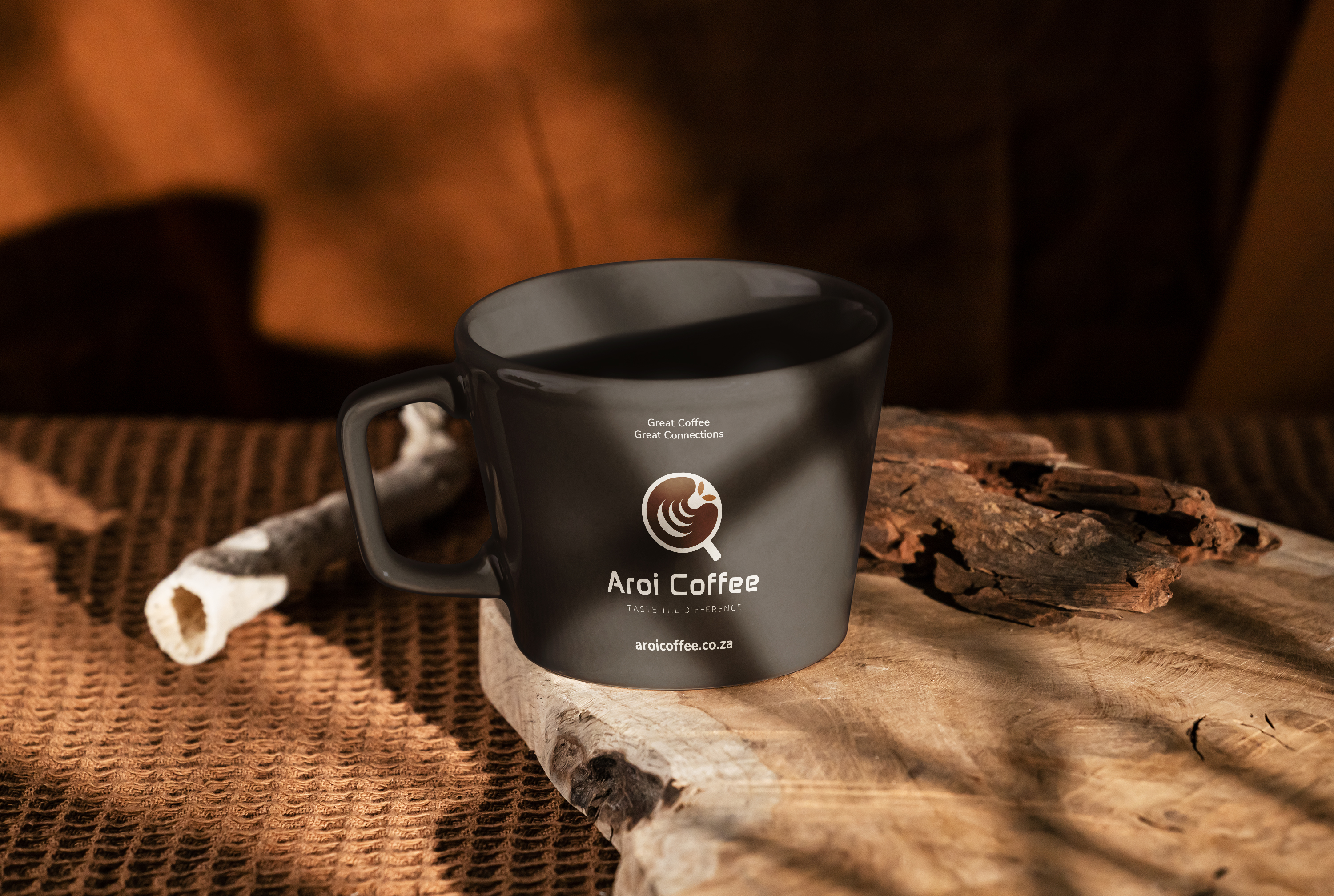 Aroi Coffee mug on a wooden slice